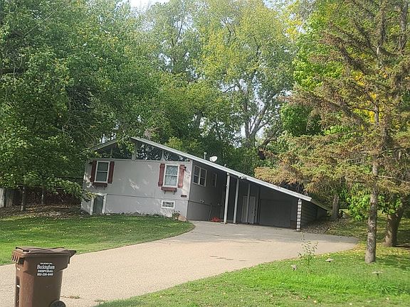 2nd image of 1506 Valley Dr