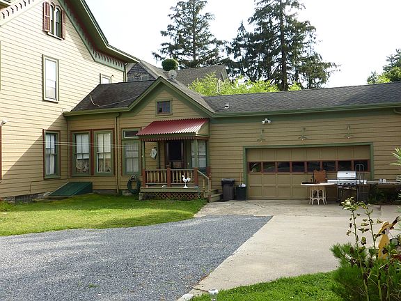 3rd image of 110 Lincoln St