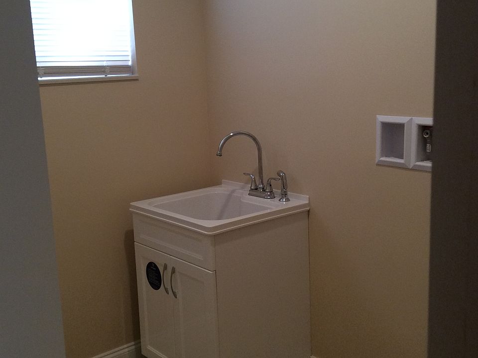 1st image of 930 S North St