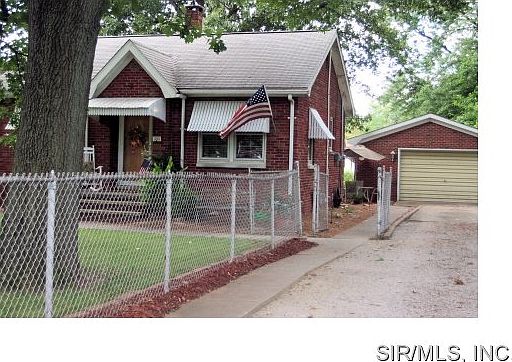 3rd image of 335 Bender Ave
