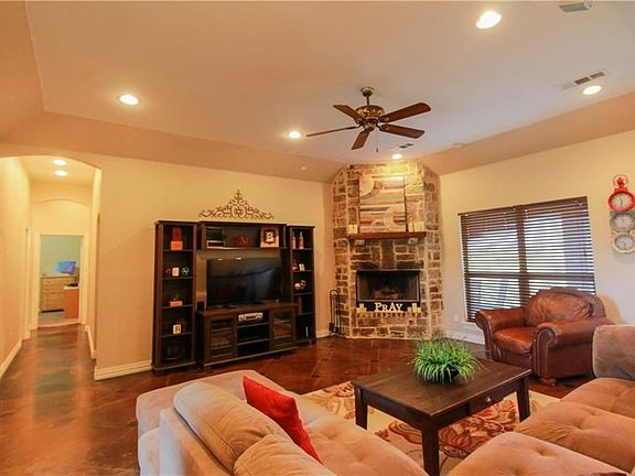 5th image of 830 Alysa Ln