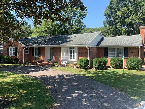 2nd image of 714 Windsor Ln