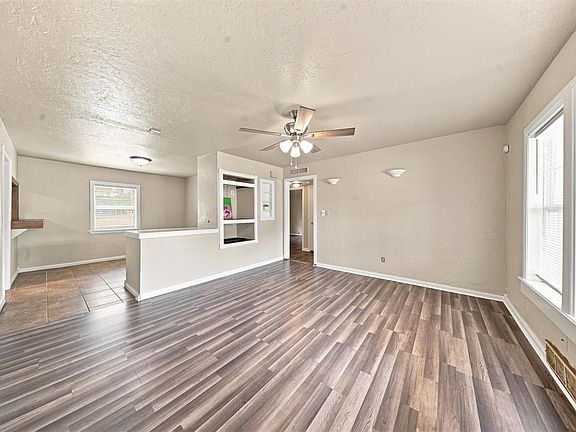 4th image of 1405 Carlisle Ct
