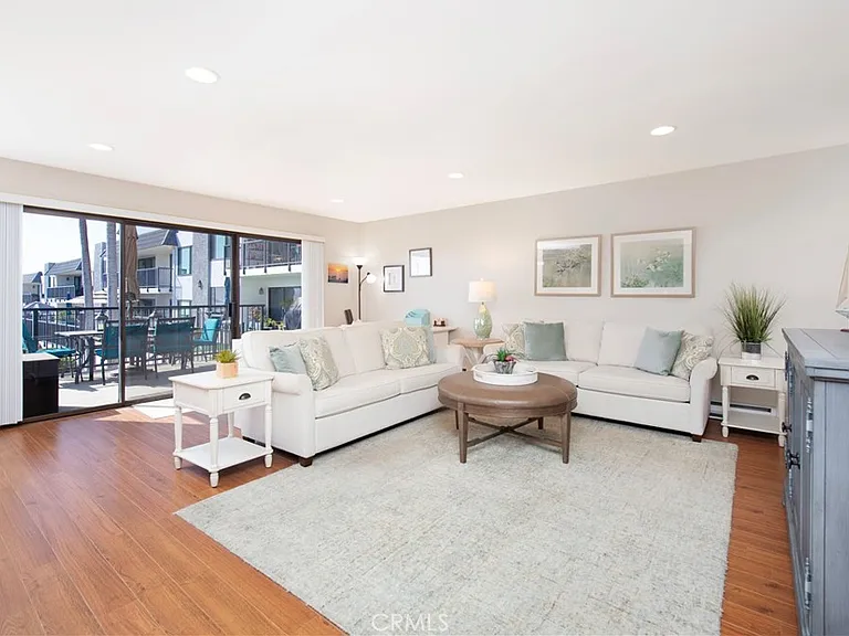 235 Avenida Lobeiro — Photo 2