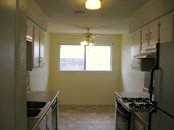 tile floors in kitchen and breakfast area