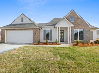 3313 Daisy Meadows Ln, Breaux Bridge, LA 70517