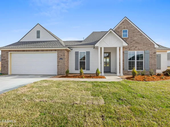 3313 Daisy Meadows Ln, Breaux Bridge, LA 70517