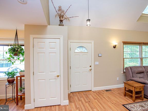 5th image of 117 Circle Dr S