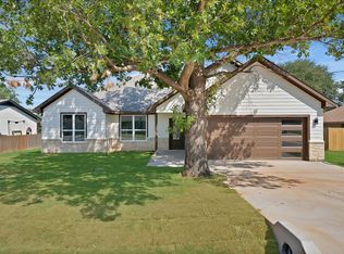 206 Lakeview Dr, Bridgeport, TX 76426