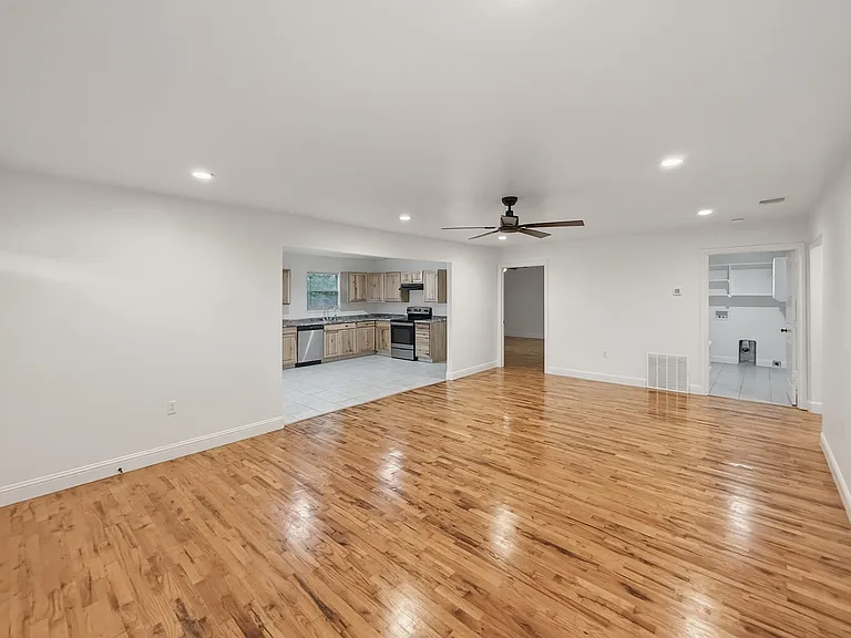 1020 Corral Dr — Photo 4