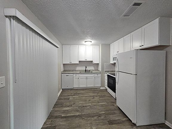 4th image of 2958 Skycrest Dr