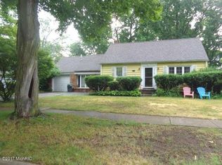 316 Moccasin St, Buchanan, MI 49107