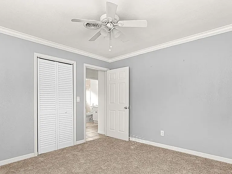 2700 SE 8th Ave — Photo 14