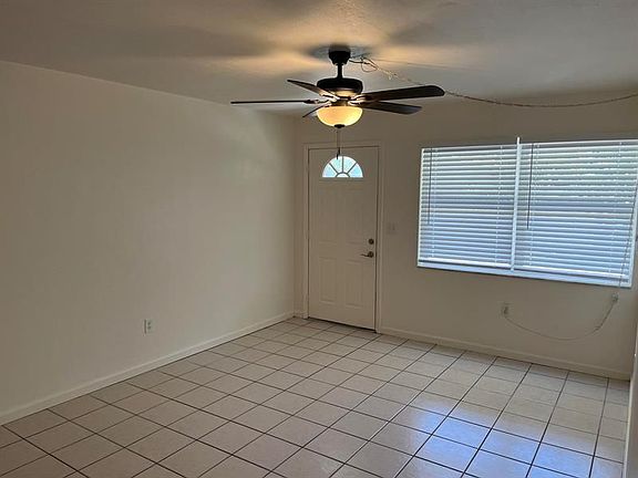 4th image of 19147 SE Hillcrest Dr APT B