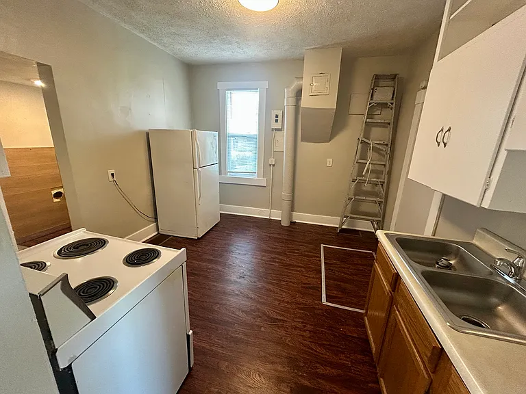 3029 Pratt St — Photo 6