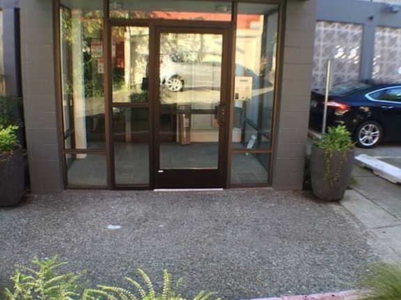 3rd image of 5200 University Way NE APT 404