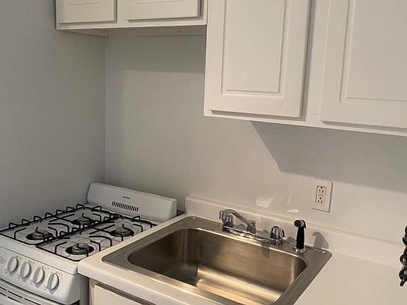 5th image of 6714 N Northwest Hwy APT 202
