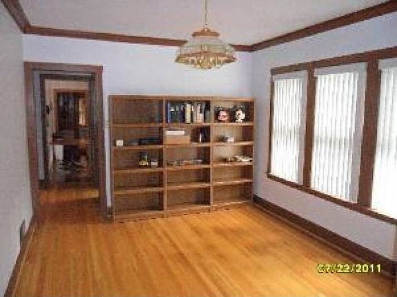 3rd image of 1118 N Taylor Ave