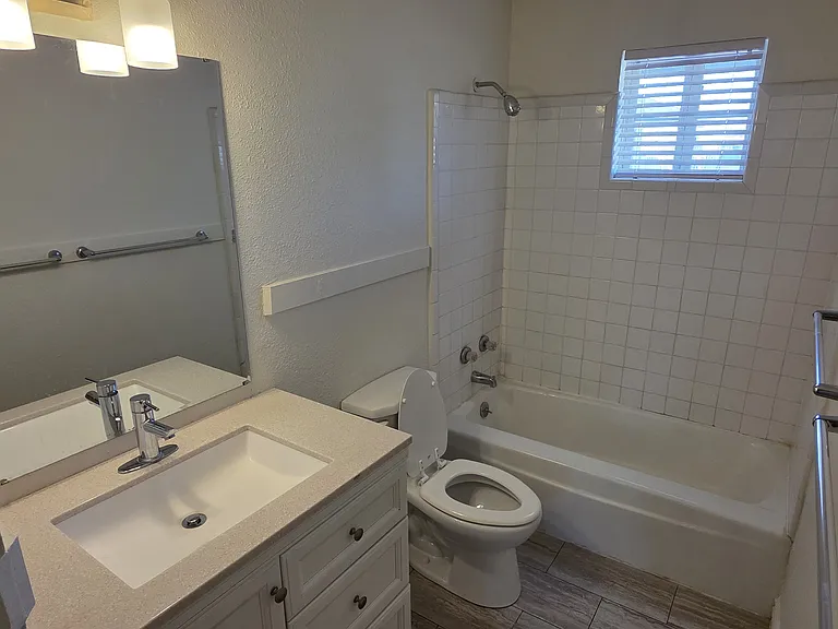 1201 E Barcelona Ave — Photo 25