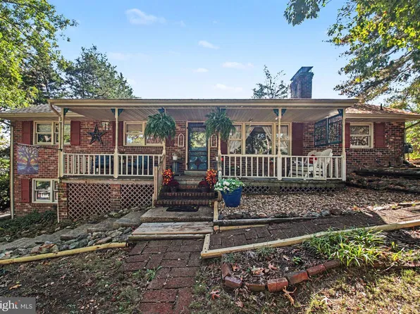 207 Anderson Dr, Fredericksburg, VA 22405