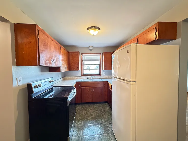 74 Newman St #4 — Photo 6