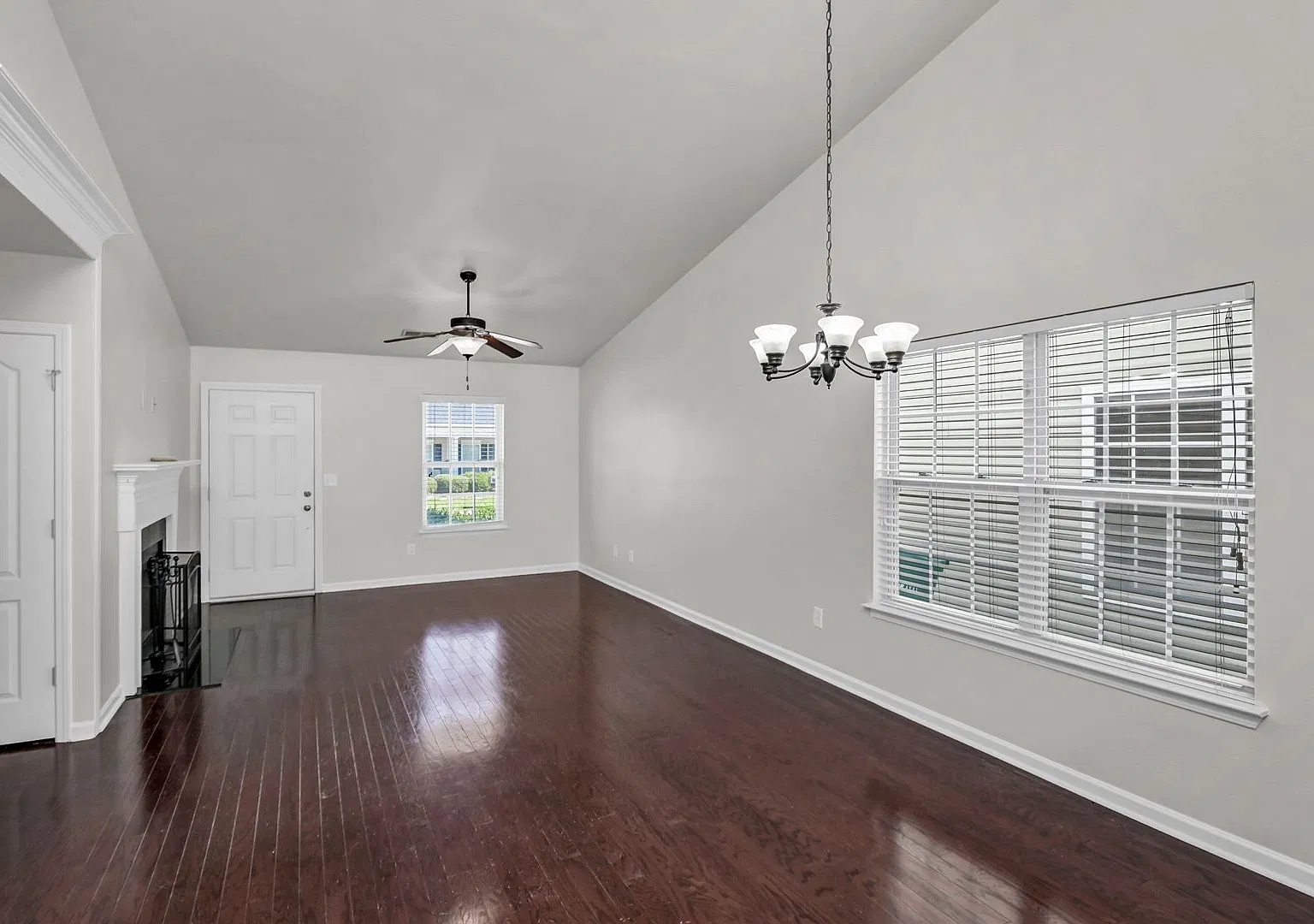 Move-In Ready Home with Vaulted Ceilings, Granite Countertops & Fresh Updates! — Photo 4