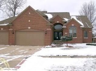 47301 Cherry Valley Dr, Macomb, MI 48044