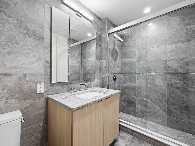 100 Sullivan Pl #404 — Photo 7