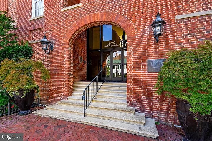 1st image of 200 S Fairfax St APT 7