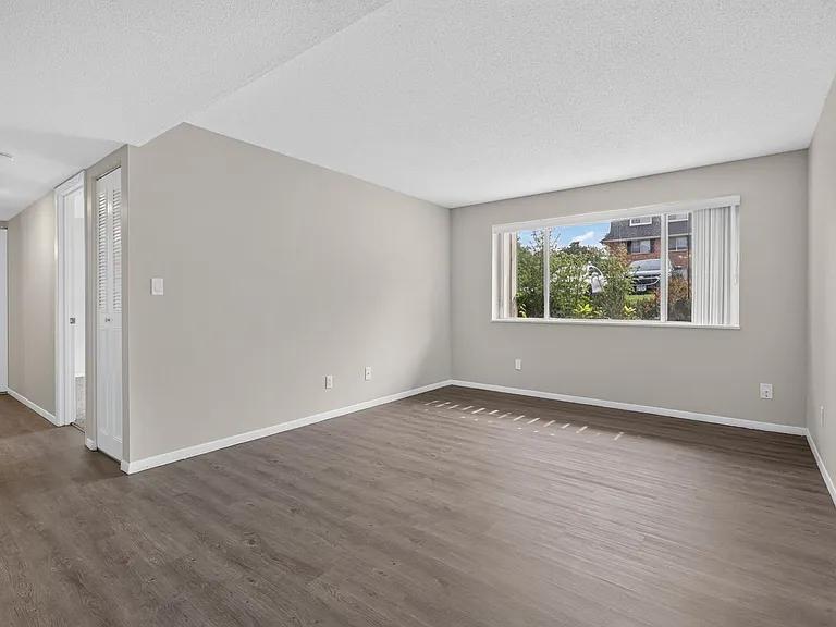 Hollow Hills Apartments — Photo 48
