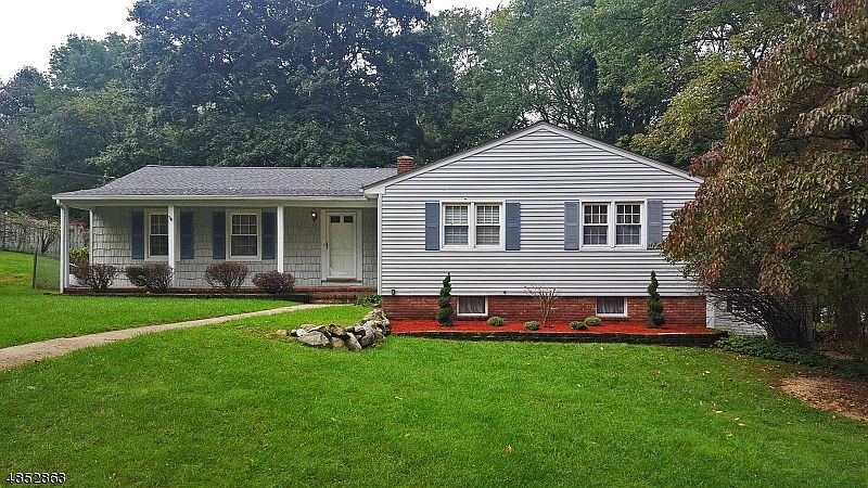 1st image of 16 Westgate Dr