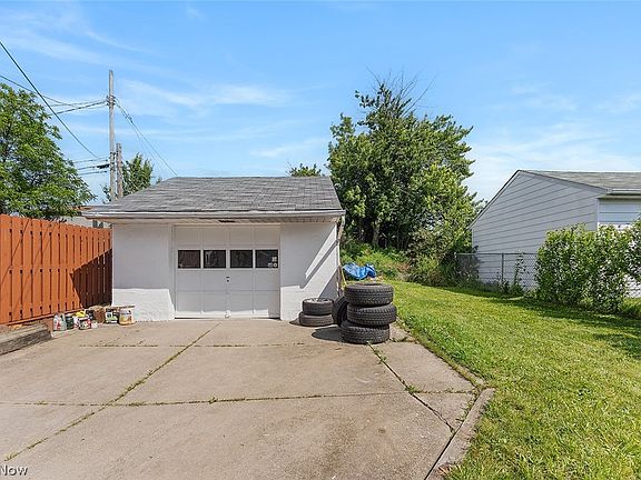 3rd image of 11301 Mountview Ave