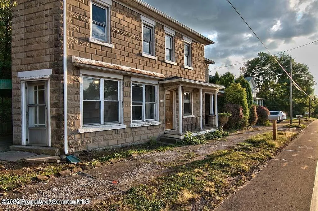 2 bed, 1.0 bath, 1400 sqft, $1,150 — Photo 1