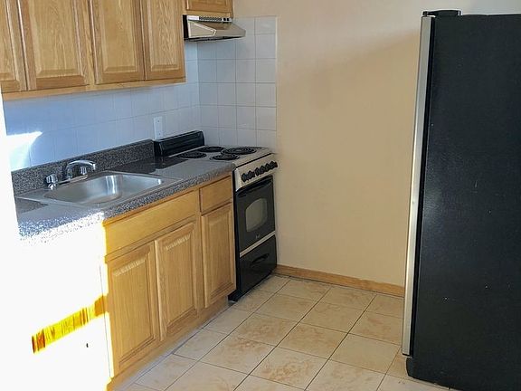 3rd image of 2362 Steinway St #2F
