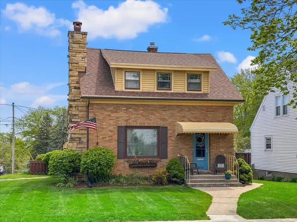 804 S Grandview Ave, Dubuque, IA 52003