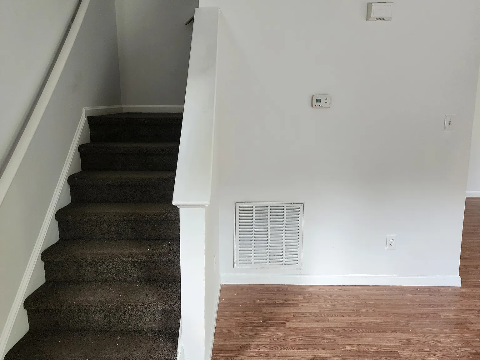 3 bed, 2.5 bath, 1631 sqft, $1,899 — Photo 3
