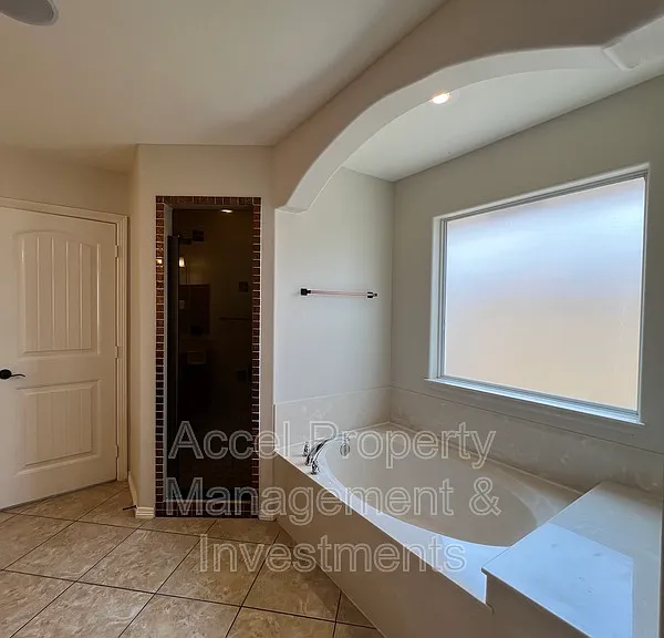 2301 N 46th St — Photo 14
