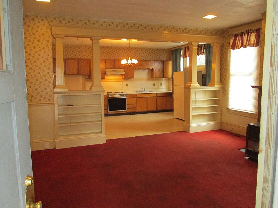 2nd image of 602 W Lenoir Ave