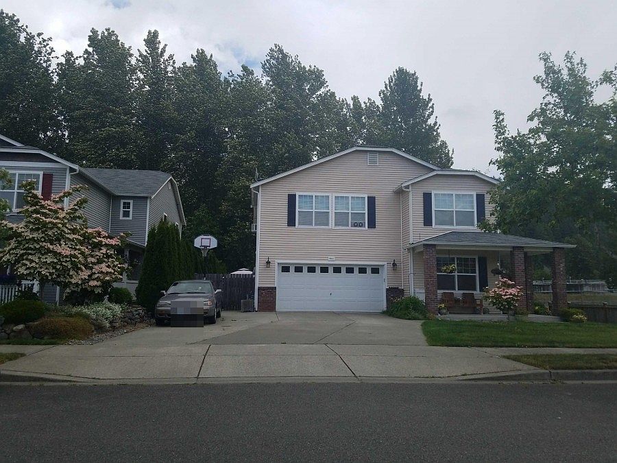 1st image of 902 Daffodil Ave NE