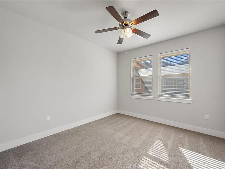 13800 Lyndhurst St #326 — Photo 22