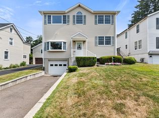 15 Thornhill Rd, Riverside, CT 06878