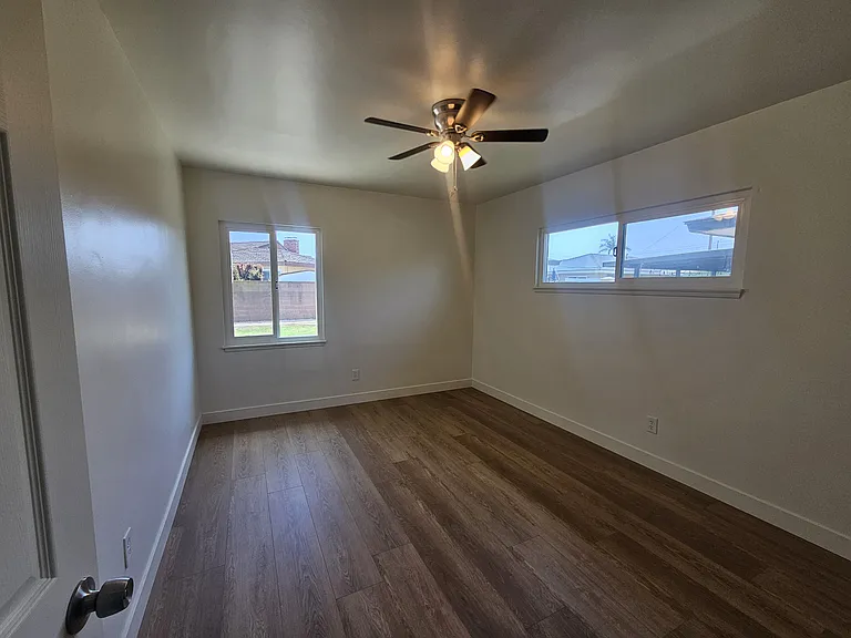 8552 Devenir Ave — Photo 18