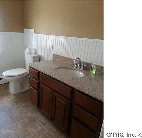 2nd image of 909 Leroy Rd