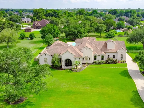 3807 Westerdale Dr, Weston Lakes, TX 77441