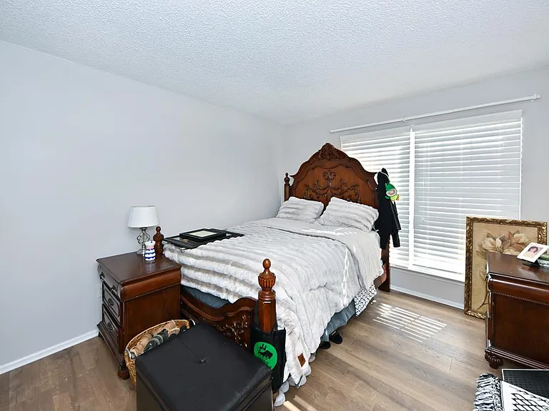 250 Larch Ln #250 — Photo 17