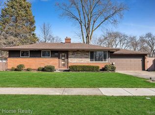 36450 Winterset Dr, Clinton Township, MI 48035