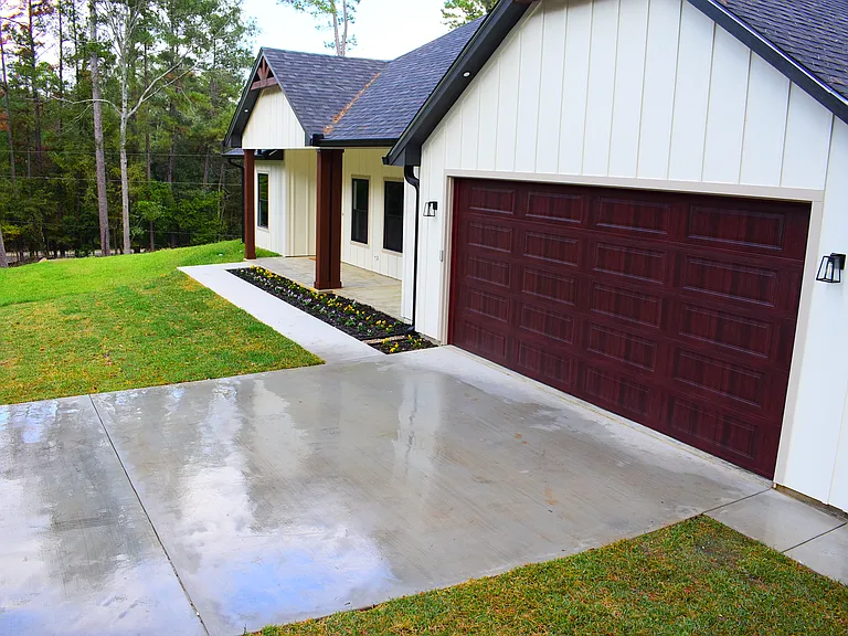 2713 Sullivan Dr — Photo 2