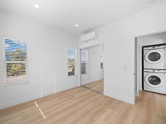 4th image of 322 S Pardee St #102