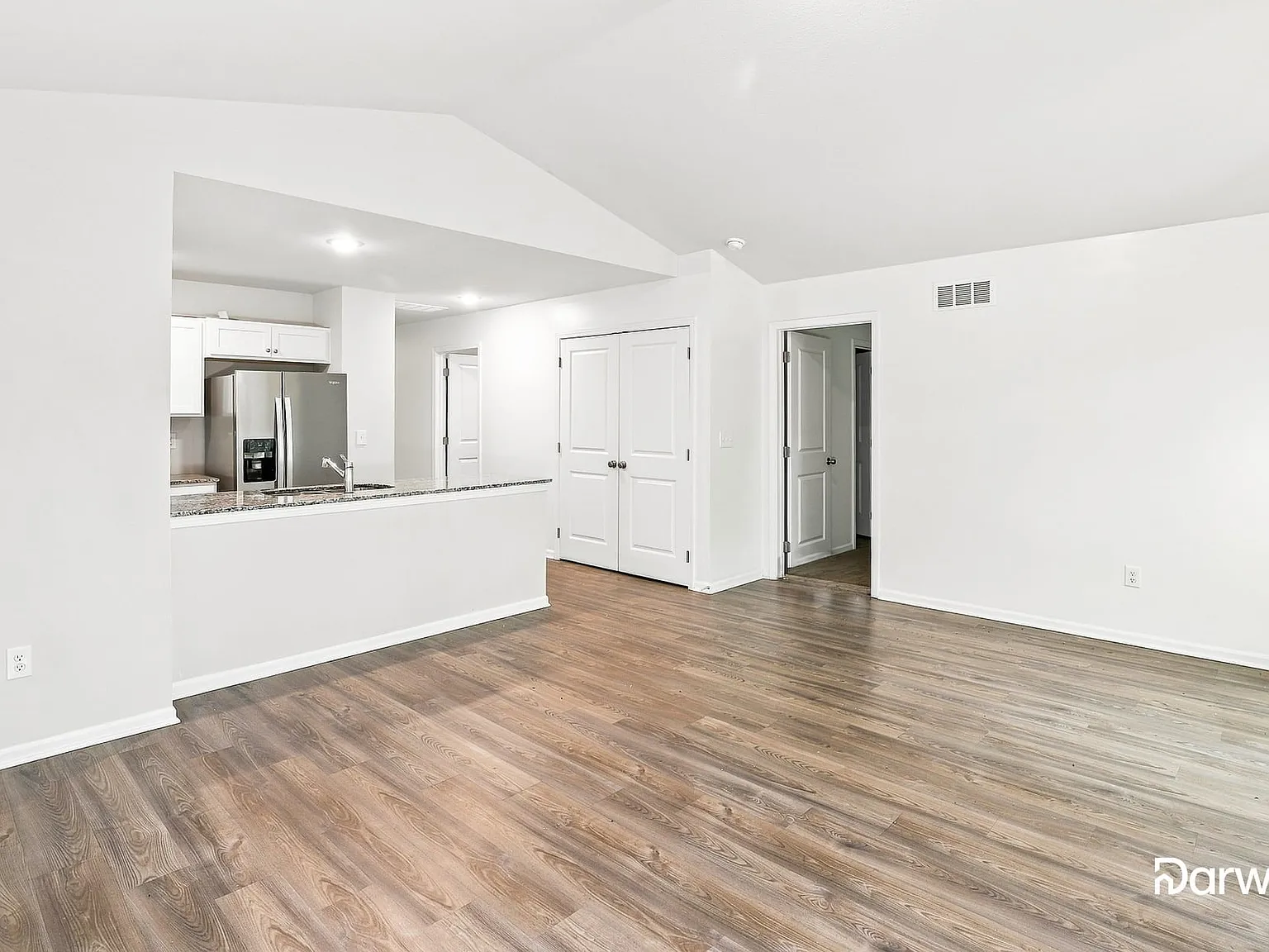 4 bed, 2.0 bath, 1401 sqft, $1,755 — Photo 3