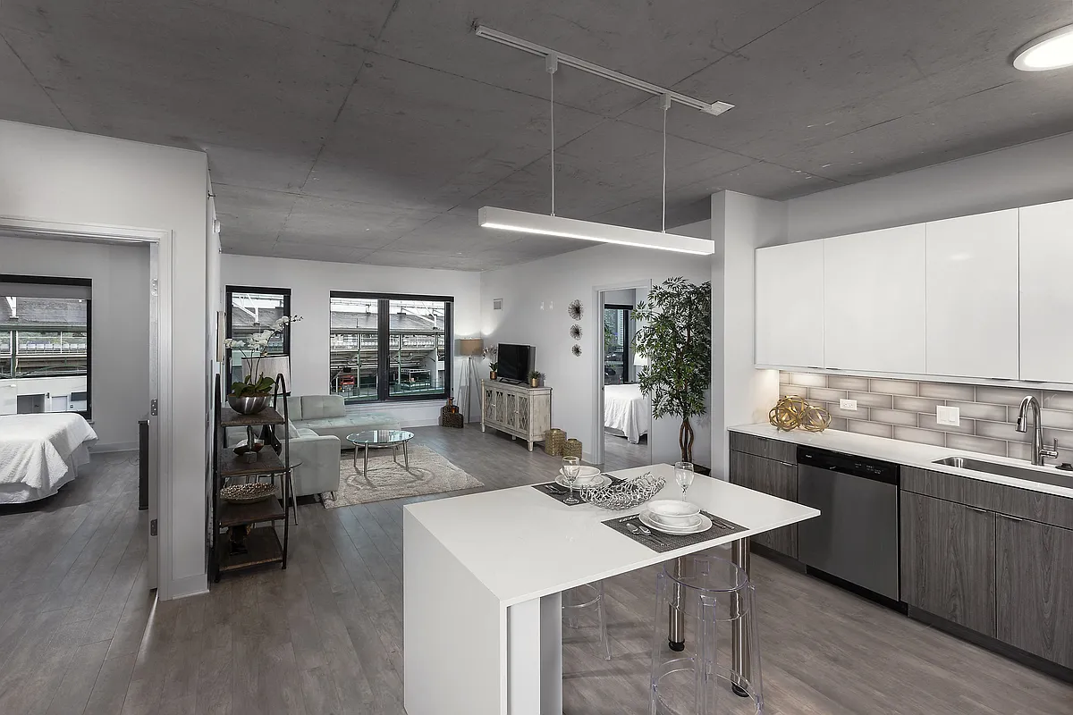 Building Photo - Residences at Addison & Clark
